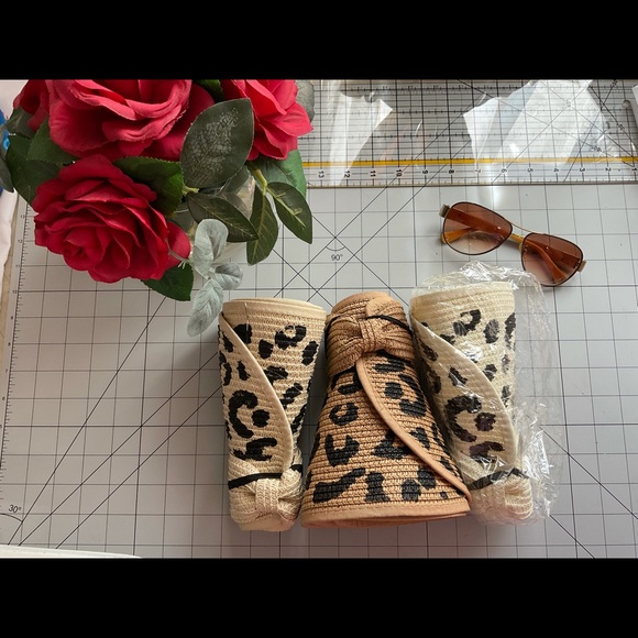 Woman’s Sun visor hat/ leopard print visors - Picture 3 of 4